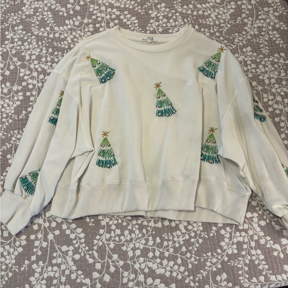 Festive White Sweatshirt with Christmas Tree Embroidery Mary Square